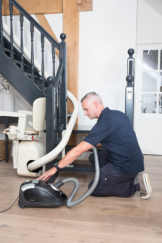 Liftmontage-kurvige-Treppe-Beispiel