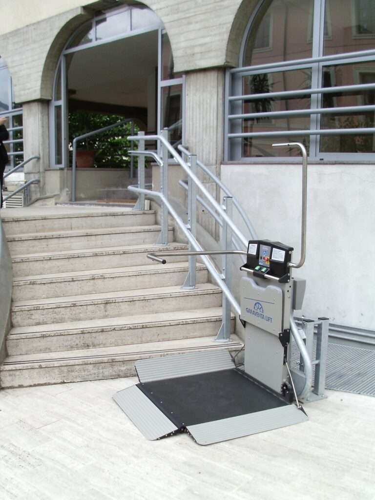 plattformlift aussenbereich rollstuhllift paitsch lifte